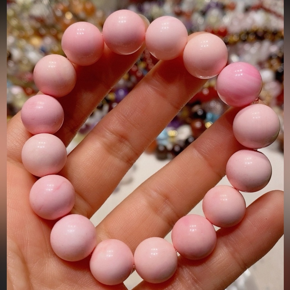 Queen Conch Shell Beaded Bracelet - image 1